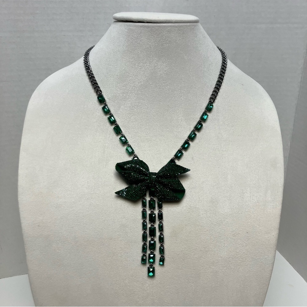 Betsey Johnson dainty green bow necklace brand new for every occasion
